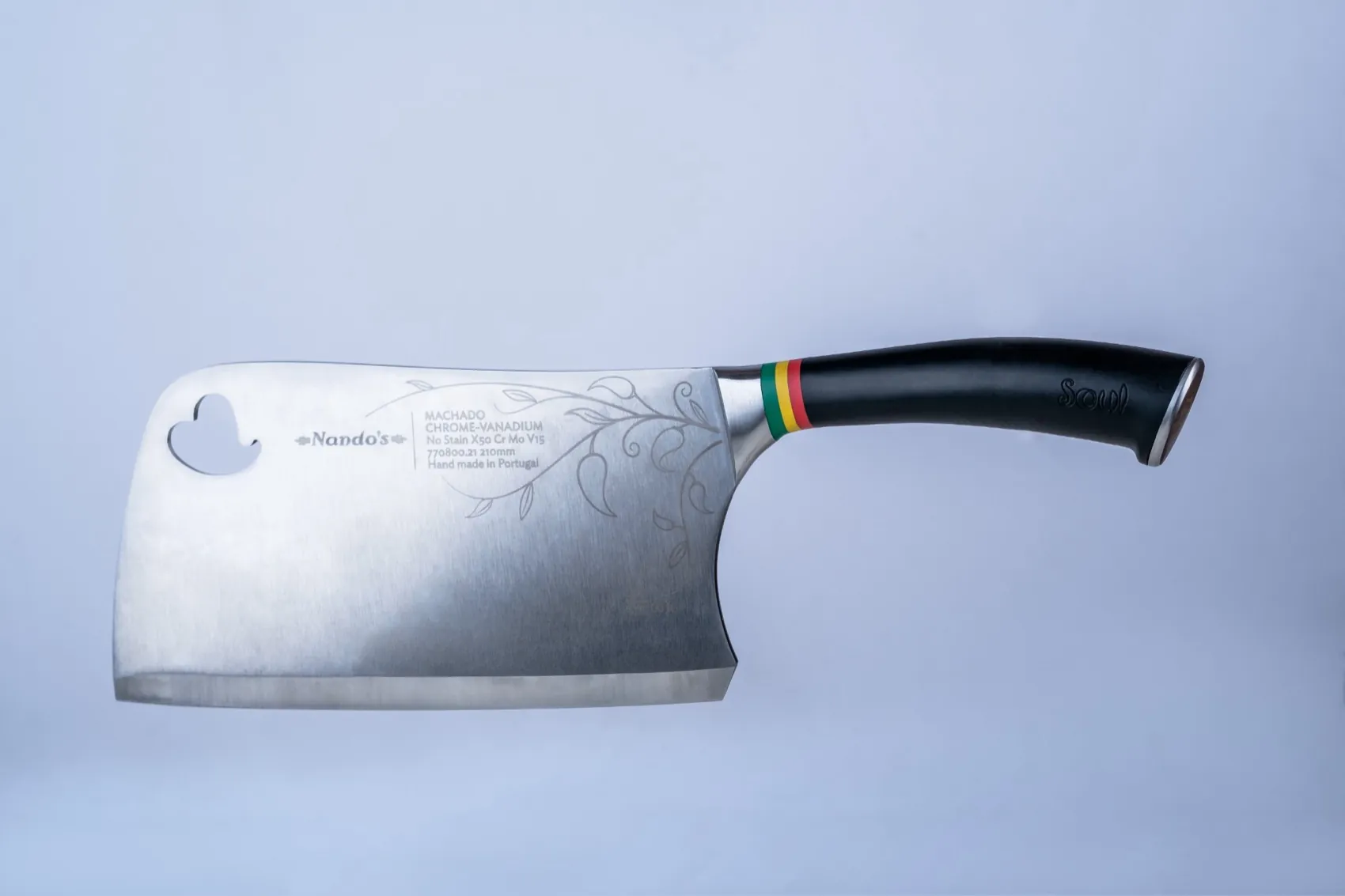 The Machado cleaver, side on: heart cut-out, Nando's engraving, tricolour collar, Soul on the grip